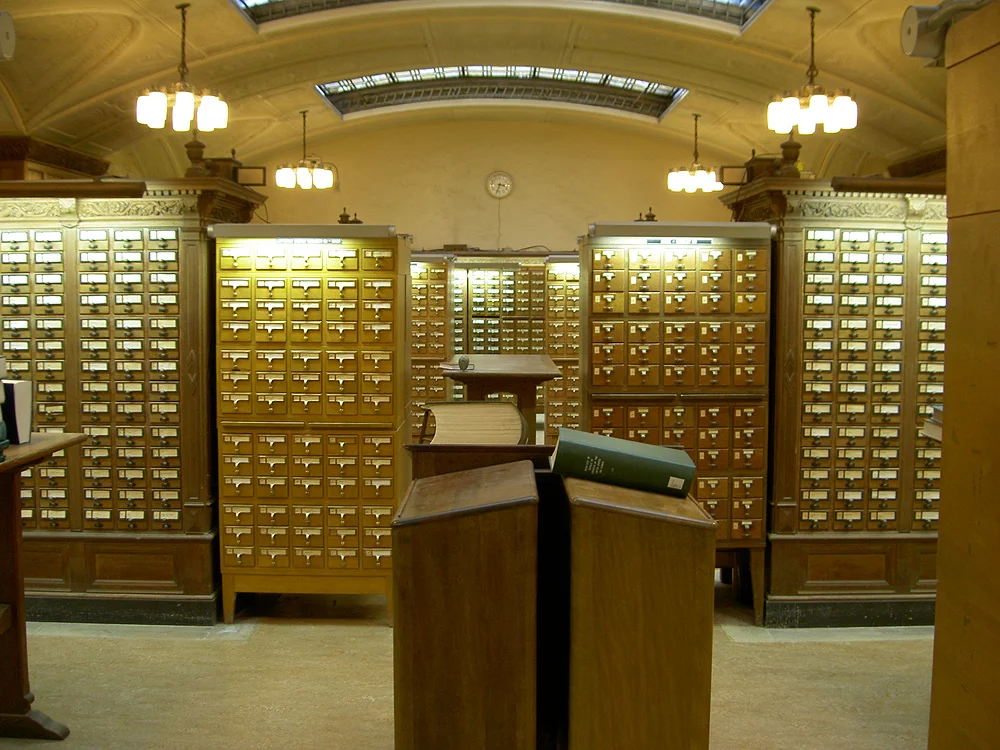 예일대 Sterling Memorial Library의 카드 목록 서랍